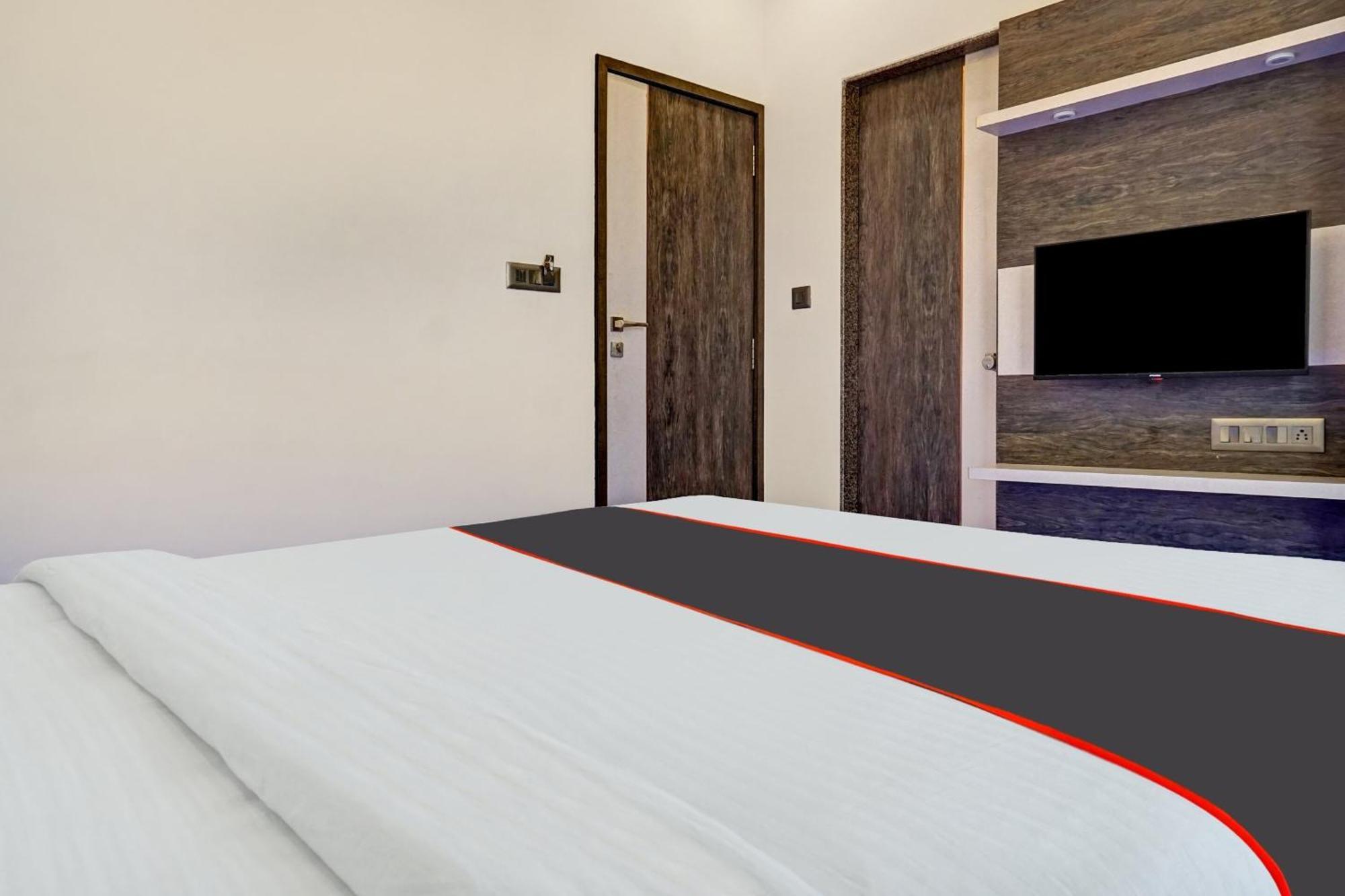 Super Townhouse Poona Royal Hotel Pimpri-Chinchwad Kültér fotó